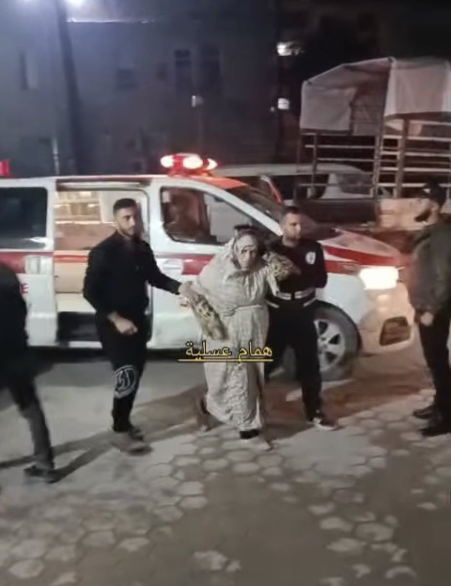 في خرق إسرائيلي جديد لوقف إطلاق النار في حي التفاح، قصف الجيش الإسرائيلي منزلاً على رؤوس ساكنيه بثلاثة صواريخ ، واستشهد شخصان وأصيب آخرين .

بعد الاستهداف، نشر الجيش الإسرائيلي أنه كان رداً على إطلاق نار على قواته في شمال قطاع غزة .

ردّ الجيش جاء على حدث لم يتم توثيقه، وبدون