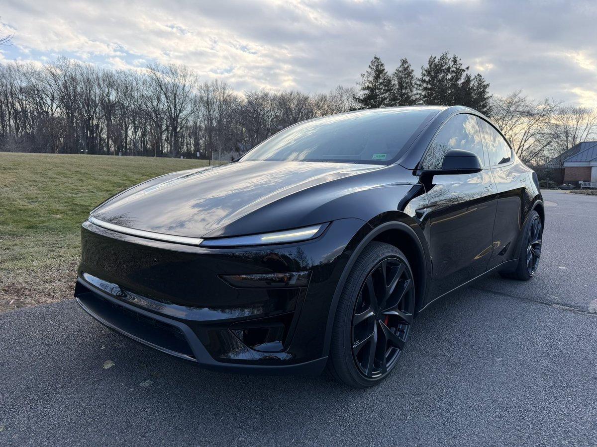 congressdj's tweet image. I’ve had my Model Y Performance since Dec 17, but have only driven it 5 days (because of service, vacation, and until today, getting the paint protected). 

I just picked it up from the detailer. XPEL Fusion Plus ceramic and XPEL XR Plus ceramic tinting (20%) applied. 

🤩