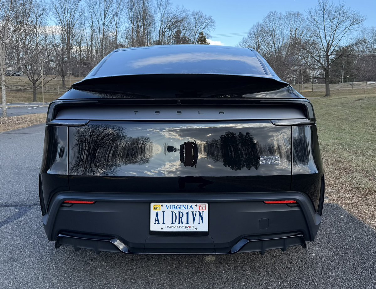 congressdj's tweet image. I’ve had my Model Y Performance since Dec 17, but have only driven it 5 days (because of service, vacation, and until today, getting the paint protected). 

I just picked it up from the detailer. XPEL Fusion Plus ceramic and XPEL XR Plus ceramic tinting (20%) applied. 

🤩