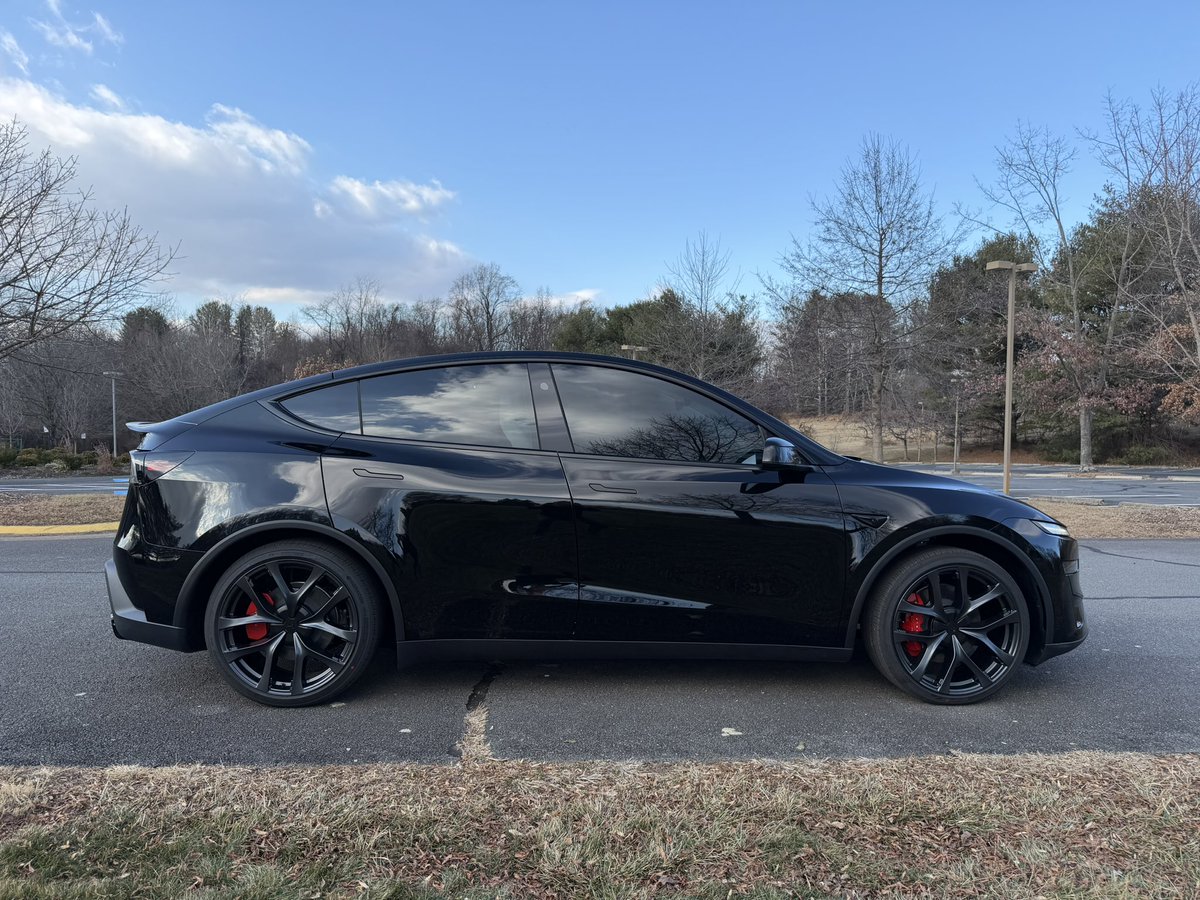 congressdj's tweet image. I’ve had my Model Y Performance since Dec 17, but have only driven it 5 days (because of service, vacation, and until today, getting the paint protected). 

I just picked it up from the detailer. XPEL Fusion Plus ceramic and XPEL XR Plus ceramic tinting (20%) applied. 

🤩