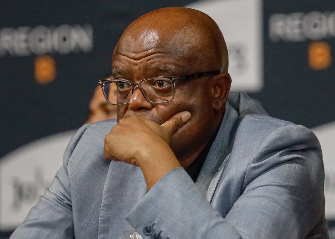 Sentletse's tweet image. Dada Morero is on Power FM saying that he had to take an Uber today to understand the impact that malfunctioning traffic lights have on motorists. He says that he was being given feedback by the Uber driver. 😂

Joburg does not have a Mayor. What the hell is this?