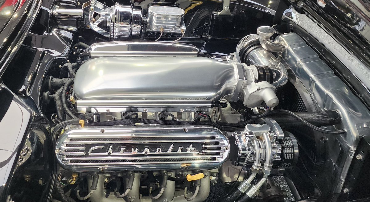 vettevues's tweet photo. 1954 Corvette Roadster
Built on an SRIII chassis, this Corvette blends vintage character with contemporary engineering — exactly the kind of build that turns heads.
📍 Mecum Kissimmee 2026
 📸 Photo credit: Gary Rosier
#Mecum #SRIII #VetteVues #CorvetteRestomod https://t.co/4SYvh3Qv6i