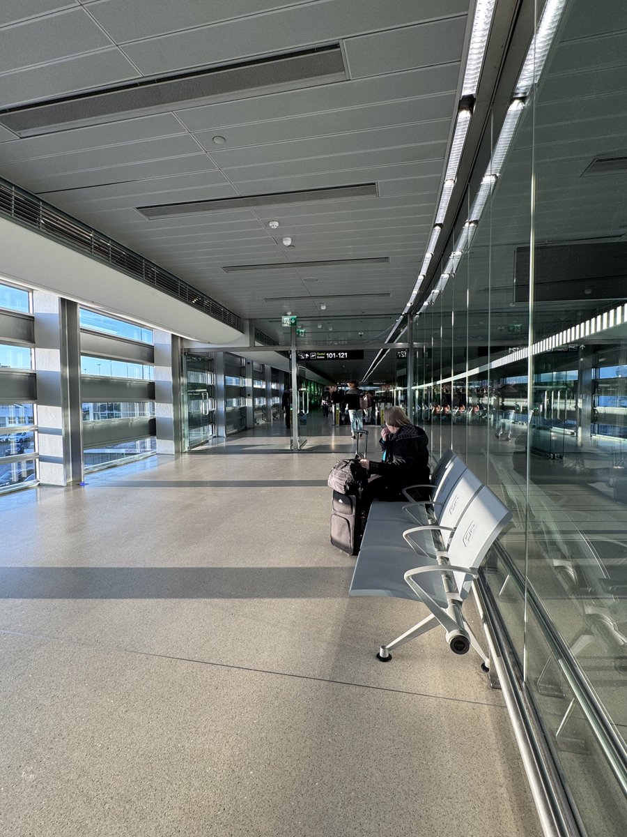 Dublin Airport tweet media