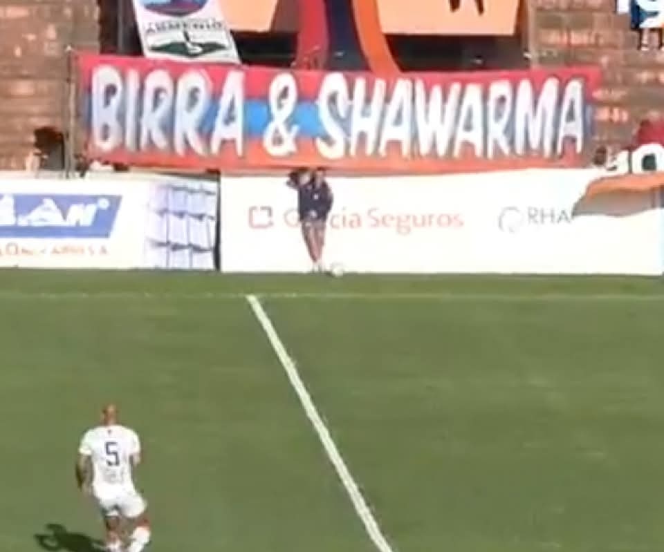 Barras_LATAM's tweet image. 🇦🇷 "BIRRA &amp;amp; SHAWARMA" 

Bandera de la gente de Deportivo Armenio