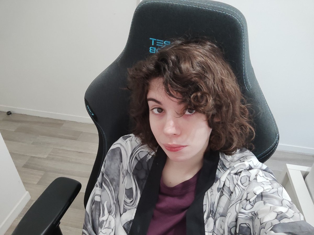 Wiosnaaaa's tweet image. I think I finally managed to do something with my stubborn hairs. :)
They looking better than ever.