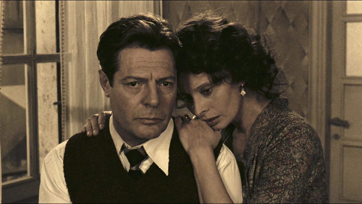 UNA JORNADA PARTICULAR: LAS VIDAS ANÓNIMAS BAJO LOS NUEVOS TOTALITARISMOS

Estrenada en 1977, su retrato del fascismo nos ayuda a comprender mejor nuestra época, cada vez más similar a la Europa de los años 30 del pasado siglo.

Hitler visitó Roma el 6 de mayo de 1938. Mussolini