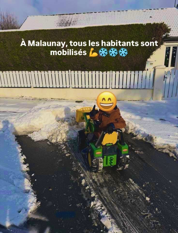 GCoutey's tweet photo. #malaunay enneigée édition 2026, tous les habitants mobilisés 😊💪❄️
@MetropoleRouenN @lccauchois @paris_normandie https://t.co/RkOjbY9n6i