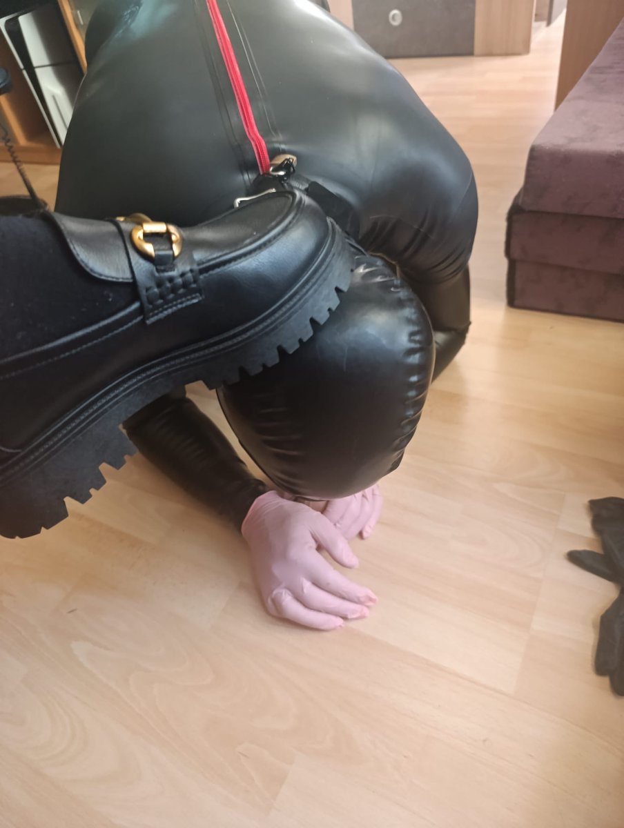 Latex69Slave's tweet image. Rubber doormat, another role I am prepared to live in. 

It will be my pleasure to serve to your boots my Lady @badbratkate 

#rubber #latex #dominance #submisivity #devotion #rubberproperty