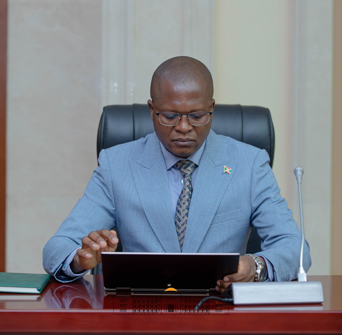 Inama y'abashikiranganji yambere mu mwaka 2026 yakoranye kuri uno wa gatatu 7/1 ku kirimba <a href="/NtareHouse/">Ntare Rushatsi House</a> ihagarikiwe na Nyenicubahiro <a href="/GeneralNeva/">SE Evariste Ndayishimiye</a>.  Muvyo bihweje harimwo umugambi wo kwubaka ikigo c'ubudandaji "Buja City Plaza" ahahoze hari isoko nkuru ya Bujumbura.