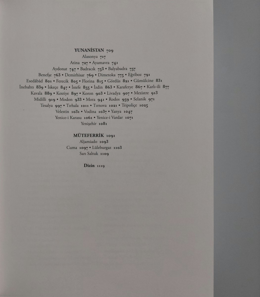 1959’da Balkanlar’a yaptığı ilk seyahatle Osmanlı şehir tarihine yönelen Prof. Dr. Machiel Kiel’in, 1991–2016 arasında DİA için kaleme aldığı 127 madde Avrupa-yi Osmâni’de bir araya geldi. Balkan şehirlerinin Osmanlı mirasını mimari, vakfiye ve topoğrafya verileriyle ele alan