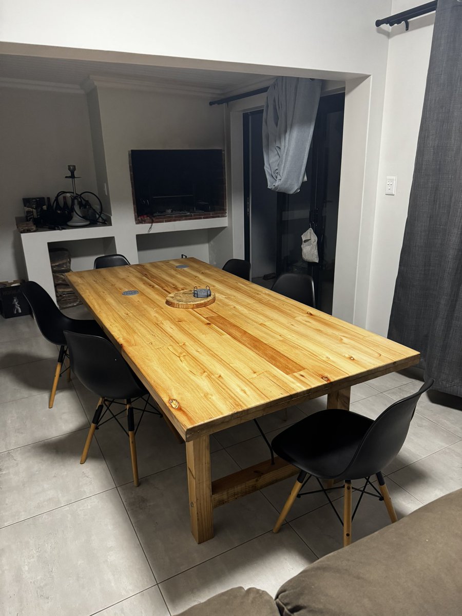 Great things always start around a table like this. 

Some great things already started around this one. 

And some of the greatest is yet to come this year 😉