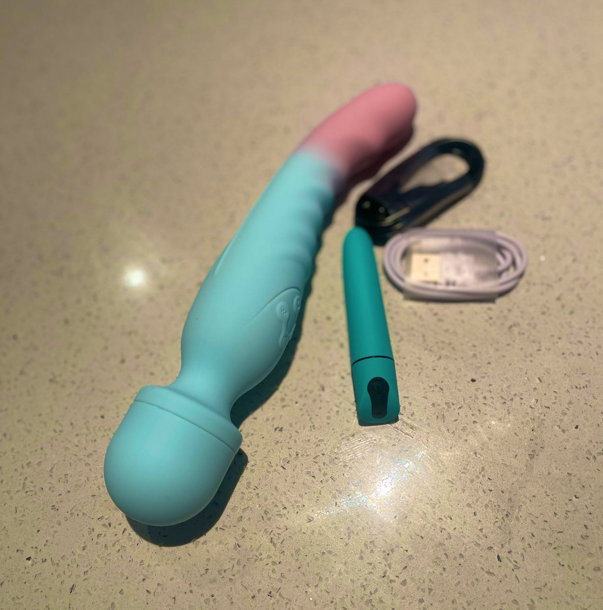 Well this is a fun 2in1 wand from <a href="/FunFlick_AUSEX/">FunFlick🇦🇺</a> !! Thank you soo much had the most fun! 
PS.. sneak peek video of the fun to be loaded 🤭

#funflickau
#adulttoys
#contentcreator
#aussiebaddie