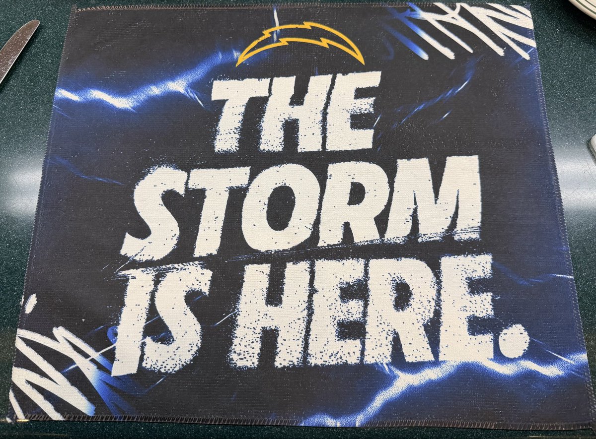 JenniferMills21's tweet image. ⚡️⚡️POST SEASON RALLY TOWEL⚡️⚡️
 ⚡️⚡️⚡️⚡️⚡️GIVEAWAY⚡️⚡️⚡️⚡️⚡️

RT this post and leave a comment with the state that you’re in. I’d really like to get this towel to someone out of CA. I will select a winner on Thursday by 3:00 PM so the winner can receive it before our wildcard…