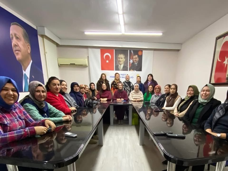 Ak parti Finike ilçe kadın kolları olarak haftalık olağan kadın kolları toplantımızda haftalık yaptığımız ve yapacağımız çalışmalarımızı istişare ettik.
<a href="/alicetin_07/">Ali Çetin</a> 
<a href="/GlinZboz/">Gülçin Özboz🇹🇷🇹🇷</a> 
<a href="/HakannnBayar/">HakanBayar🇹🇷</a> 
<a href="/AriciKiris/">TUĞBA ARICI KİRİŞ</a>