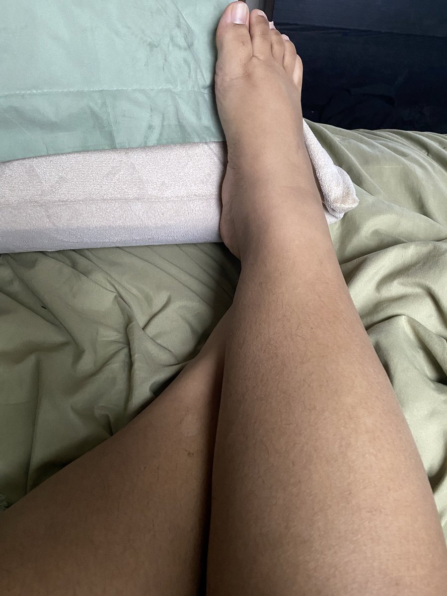 SpoiledLeah27's tweet photo. Worship my feet like the pathetic loser you are https://t.co/hIiqen6eVp