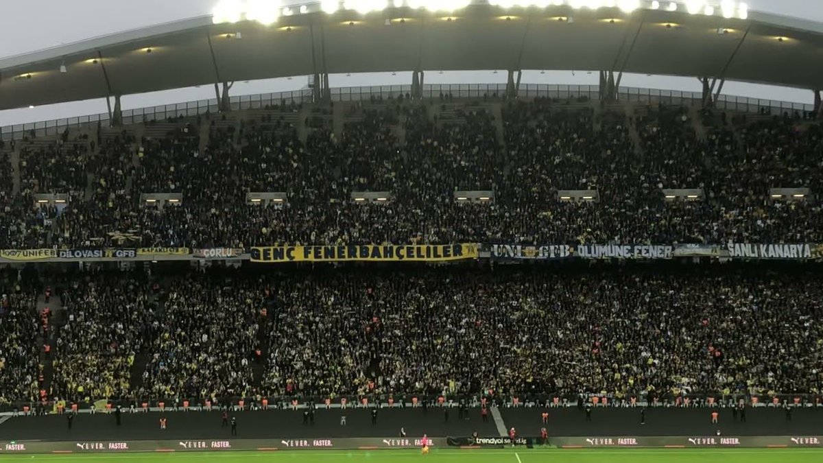 OkochaBey's tweet photo. Cumartesi günü Olimpiyat’ta şölen niteliğinde bir tribün olmalı.

Kesin net bilgidir; gişede bayrak dağıtımı veya koltuklarda bayraklarımız olacak.

Kalın giyinin, eldivenli gelin o bayrakları herkes sallasın arkadaşlar. Elinizden bir dakika olsun indirmeyin. Güzel görüntü şart. https://t.co/TgmiK3leG2