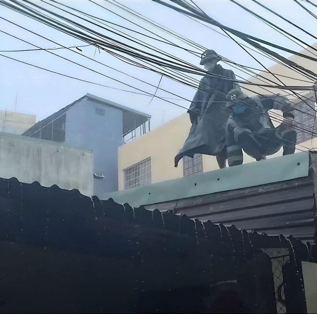 anime_shots's tweet image. Vietnamese policemen look like they're about to infiltrate the leaf village