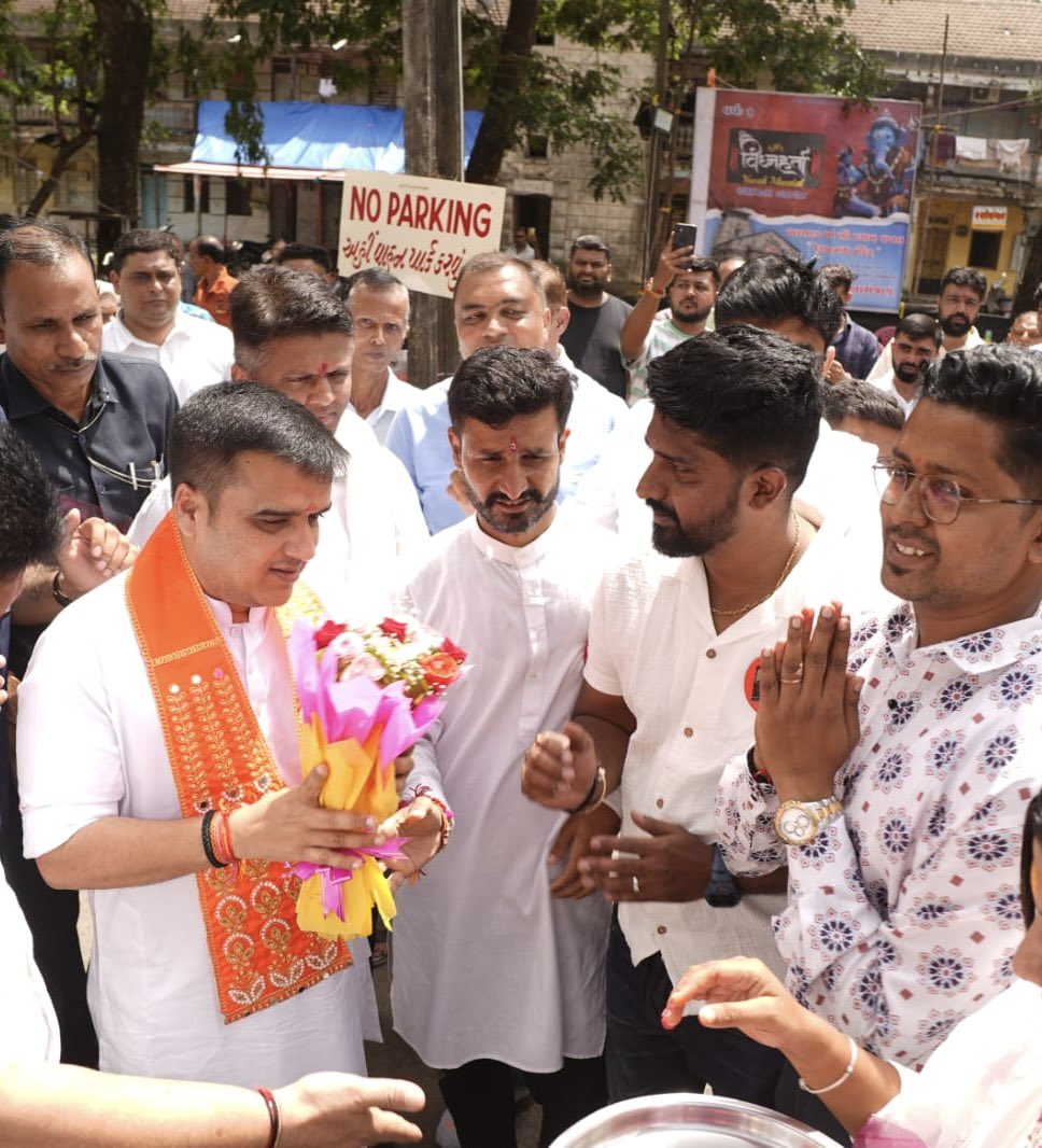 RonakDang's tweet photo. ગુજરાતનાં સૌથી યુવા નાયબ મુખ્યમંત્રી શ્રી @sanghaviharsh જીને જન્મદિવસની હાર્દિક શુભકામનાઓ. https://t.co/qKVl9T8LZA