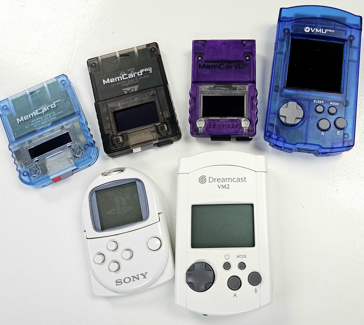 nachosonic's tweet photo. *snap*
welcome #VMUpro from @8bitmods 
#SEGA #Dreamcast #ItsThinking https://t.co/bNmIGQEtpJ