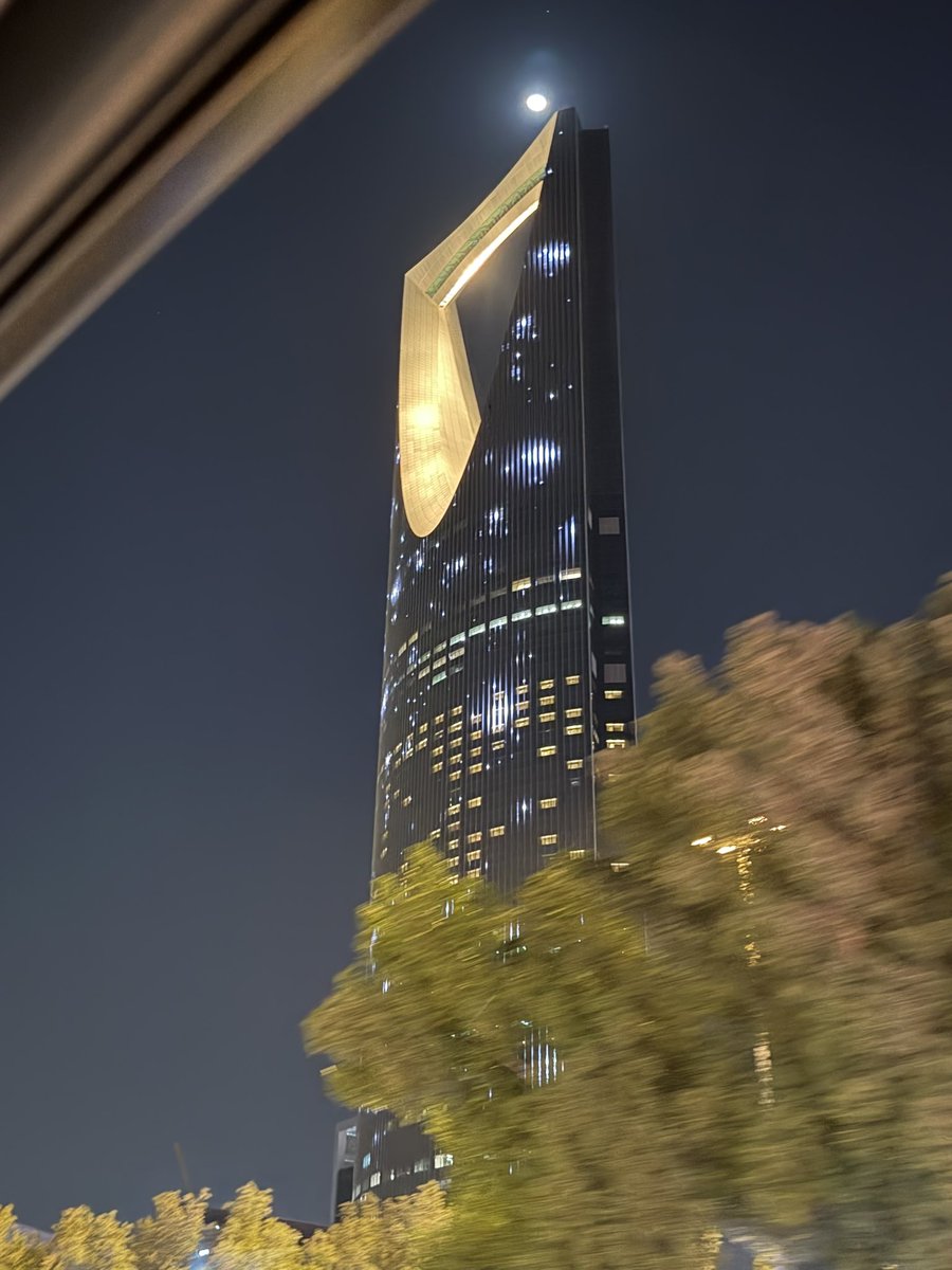 قريب مني لكن الوصل غايم