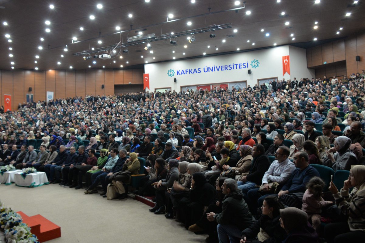 🌿 CAN VEREN PERVANELER PROGRAMI YOĞUN KATILIMLA GERÇEKLEŞTİRİLDİ 🌿
Hayati İnanç’ın gönüllere dokunan anlatımıyla; edebiyat, irfan ve hayat üzerine derin izler bırakan “Can Veren Pervaneler” programı, yoğun bir katılımla gerçekleştirildi.
<a href="/OA_BAK/">Dr. Osman Aşkın Bak</a> <a href="/gencliksporbak/">Gençlik ve Spor Bakanlığı 🇹🇷</a>