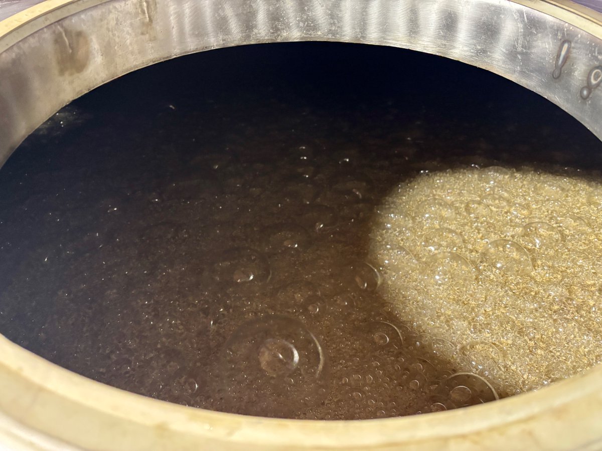 justaddbourbon's tweet image. In a distillery's fermentation tank, yeast converts sugars to alcohol and CO2, creating a beer-like liquid ready for distillation. Here we see the yeast working its magic, which takes 3-5 days to complete. 🥃
.
.
#themoreyouknow #bourbon101 #justaddbourbon