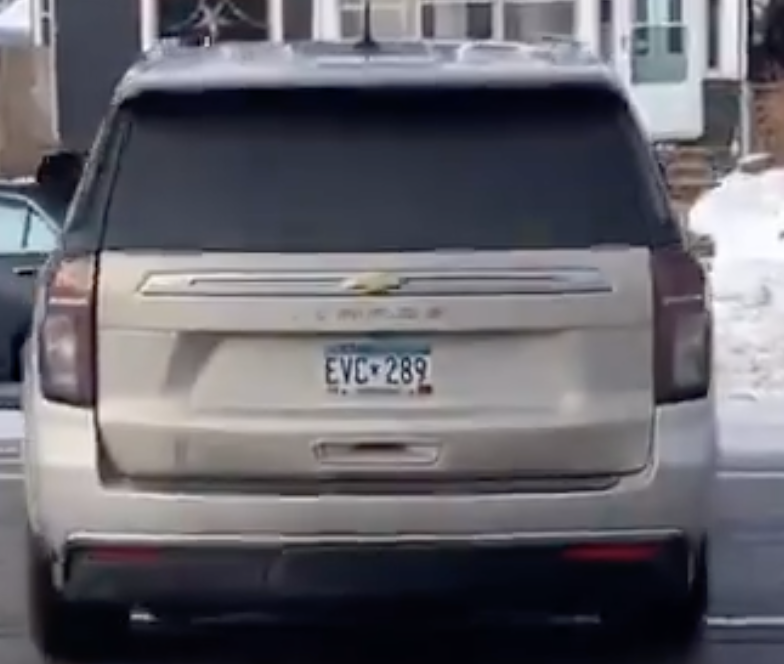 Roxanne_zoey's tweet photo. @donkoclock Here is the automobile &amp; license plate number that he fled in. https://t.co/R3gze8Z9Ut