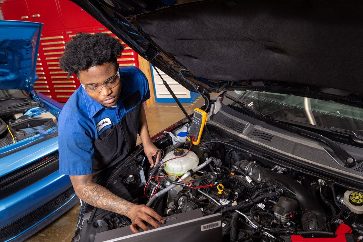 matcmilwaukee's tweet image. A new statewide survey shows 66% of residents have a positive view of the @WisTechColleges, highlighting the demand for affordable, high-quality education. As the state’s largest technical college, MATC plays a key role by offering more than 180 programs.

matc.edu/news/2026/01/w…