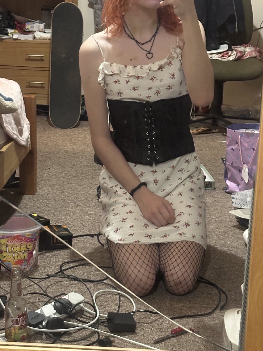 BeesMushrooms's tweet photo. Never posted these photos of me looking gorgeous,, https://t.co/In546xPOoi