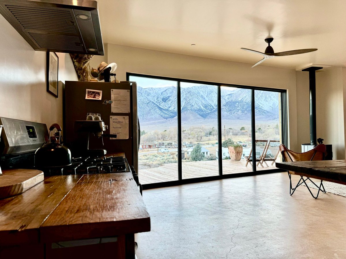 lonesierraviews's tweet photo. 🔗 Book your stay now:
👉 https://t.co/7qdQscN6VA
#ExploreCalifornia #Staycation #AlabamaHills #HikingParadise #Wanderlust #ScenicViews #AdventureAwaits #CaliforniaVacation #ExploreTheWorld #HomeAwayFromHome #hikingadventures #LuxuryStay #CaliforniaDreaming #OutdoorAdventures https://t.co/fYqOllUn85