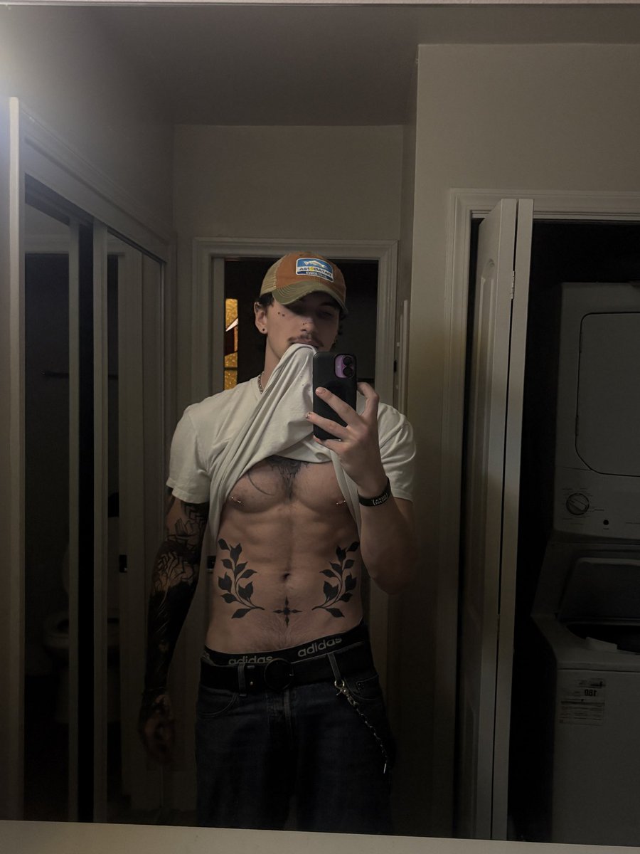 mostlyloch tweet media