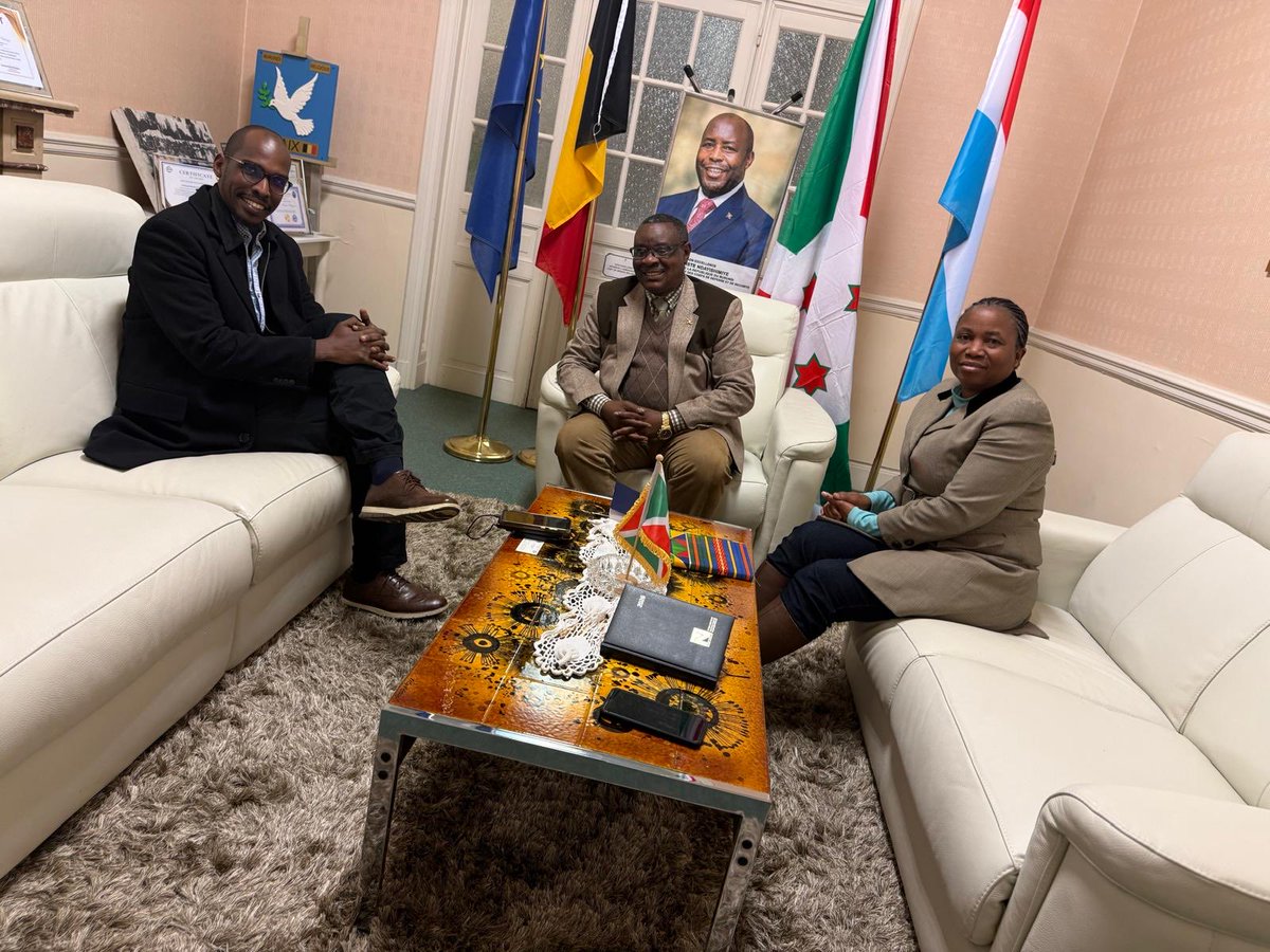 🤝 Diplomatie &amp; intégration régionale

L’Ambassadeur du #Burundi en Belgique, <a href="/NtahirajaThren1/">Amb. Thérence NTAHIRAJA</a>, a reçu en audience <a href="/chrisnibas/">Christian Nibasumba</a>, Représentant Pays de TradeMark Africa au #Burundi, en visite de courtoisie à Bruxelles, pour échanger sur sa contribution à l’intégration régionale du