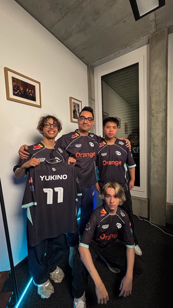 Le showmatch Team KAMEL contre la Team RAYOU commence maintenant avec nos rosters mélangés !

Maintenant sur twitch.tv/kamet0
