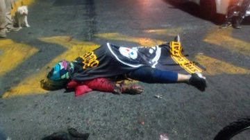 amarilloalarcon's tweet photo. ‼️ Buscan con orden de aprehensión a propietaria del vehículo que atropelló y arrastró al motociclista en Iztapalapa

** Detectives realizan acciones de búsqueda y localización de la implicada para presentarla ante un juez de control e iniciar un proceso en su contra
@MVSNoticias https://t.co/YjkYWvbrxx