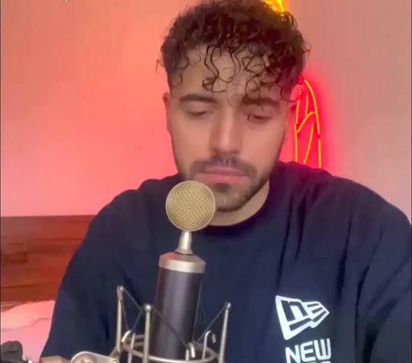 gohardaddy's tweet image. حواستون بود صدا از این خارکسده در نیومد! چیه، ترسید مجوزش اوف بشه؟ بی‌شرف اون مجوز خونی رو لوله کن بکن تو کص ننت
#جاویدشاه