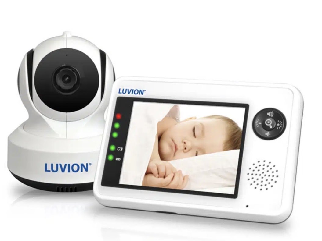 Mabesimo's tweet image. Op de hoek bij de tafel bij André en Eva live verbinding met moeder #wintervolliefde