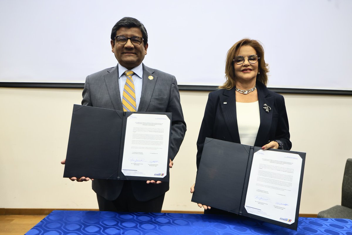 En Quito, la secretaria de Comunicación, Irene Vélez, participó de la firma del contrato de inversiones para el sector de la producción audiovisual, suscrito entre el Ministerio de Producción y la industria audiovisual Ecuastudios. 

Este hito responde a la visión del presidente