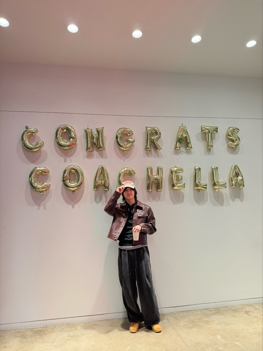 #TAEMIN said he met with the Coachella CEO yesterday and he took some photos 🩶