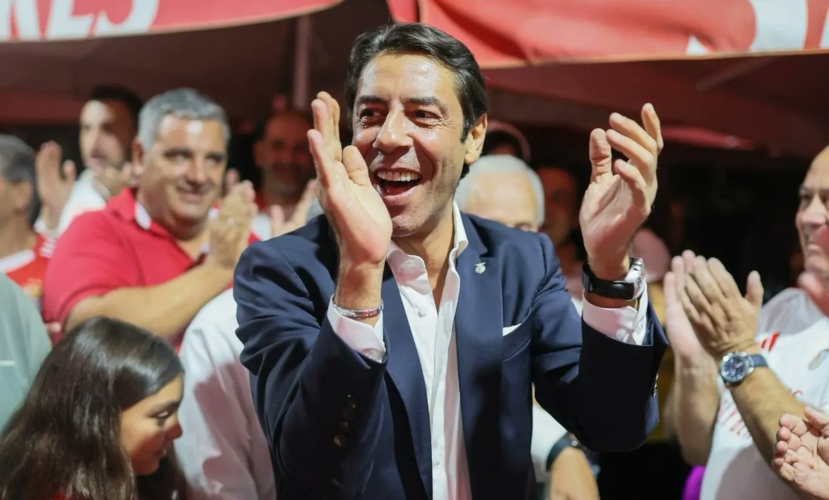despedir um treinador fraco por um igualmente fraco, mas a receber 4x mais. Génio da gestão. 

O nivel de iliteracia futebolística para validar mais 4 anos disto...só neste clube.