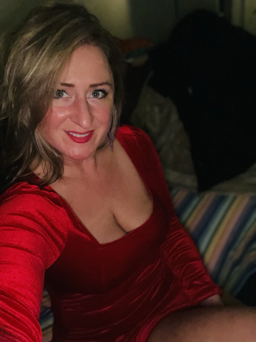 SFranklmt's tweet photo. Where should I wear my red velvet dress ? https://t.co/LQ6pRL9VlP