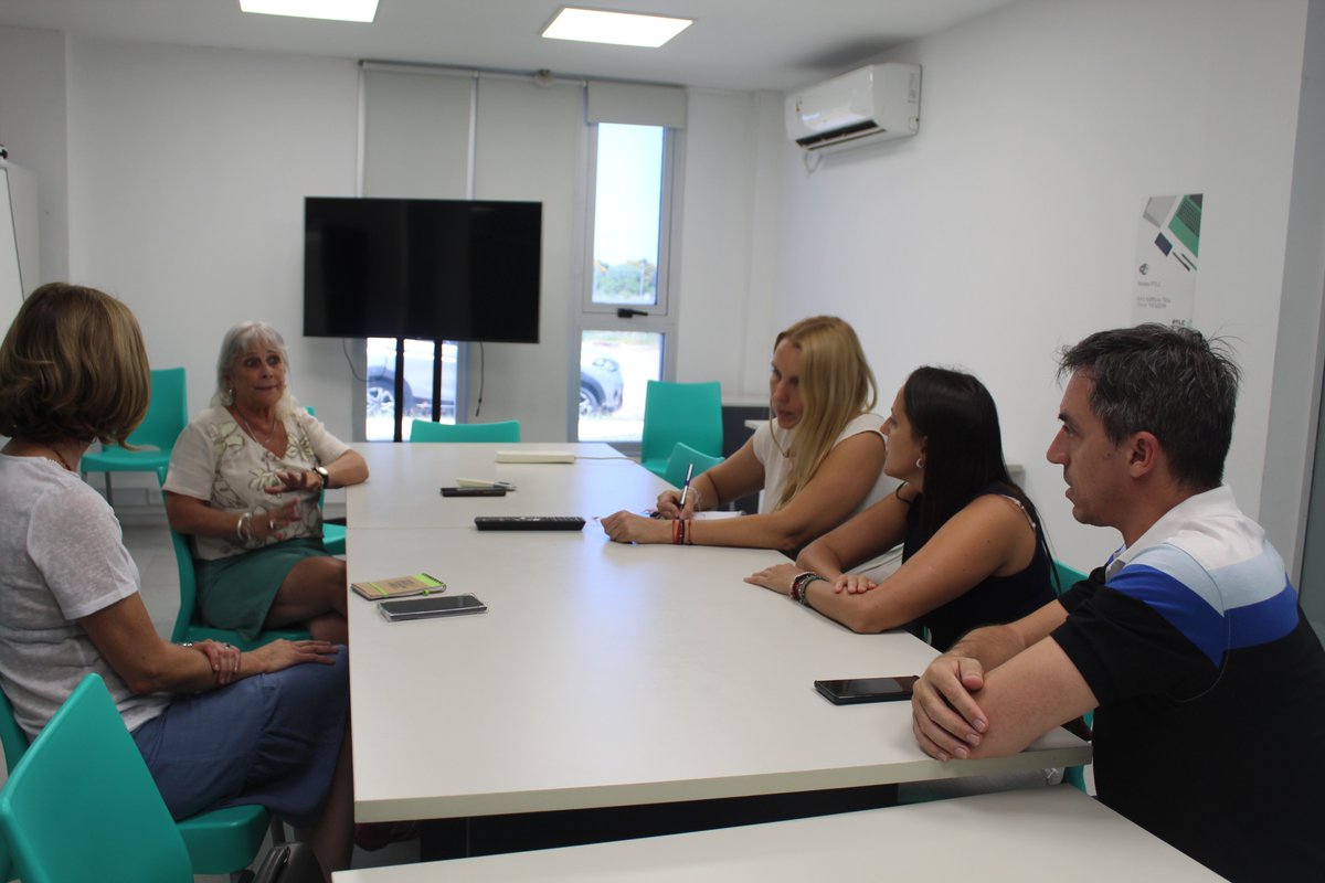 CienciaSantaFe's tweet photo. 🤝 Reunión de trabajo con el Cluster TIC junto a su presidenta, Graciela Brusa, para planificar acciones 2026 que fortalezcan la economía del conocimiento y el desarrollo del sector tecnológico en Santa Fe. https://t.co/tHrEKXQ3vv