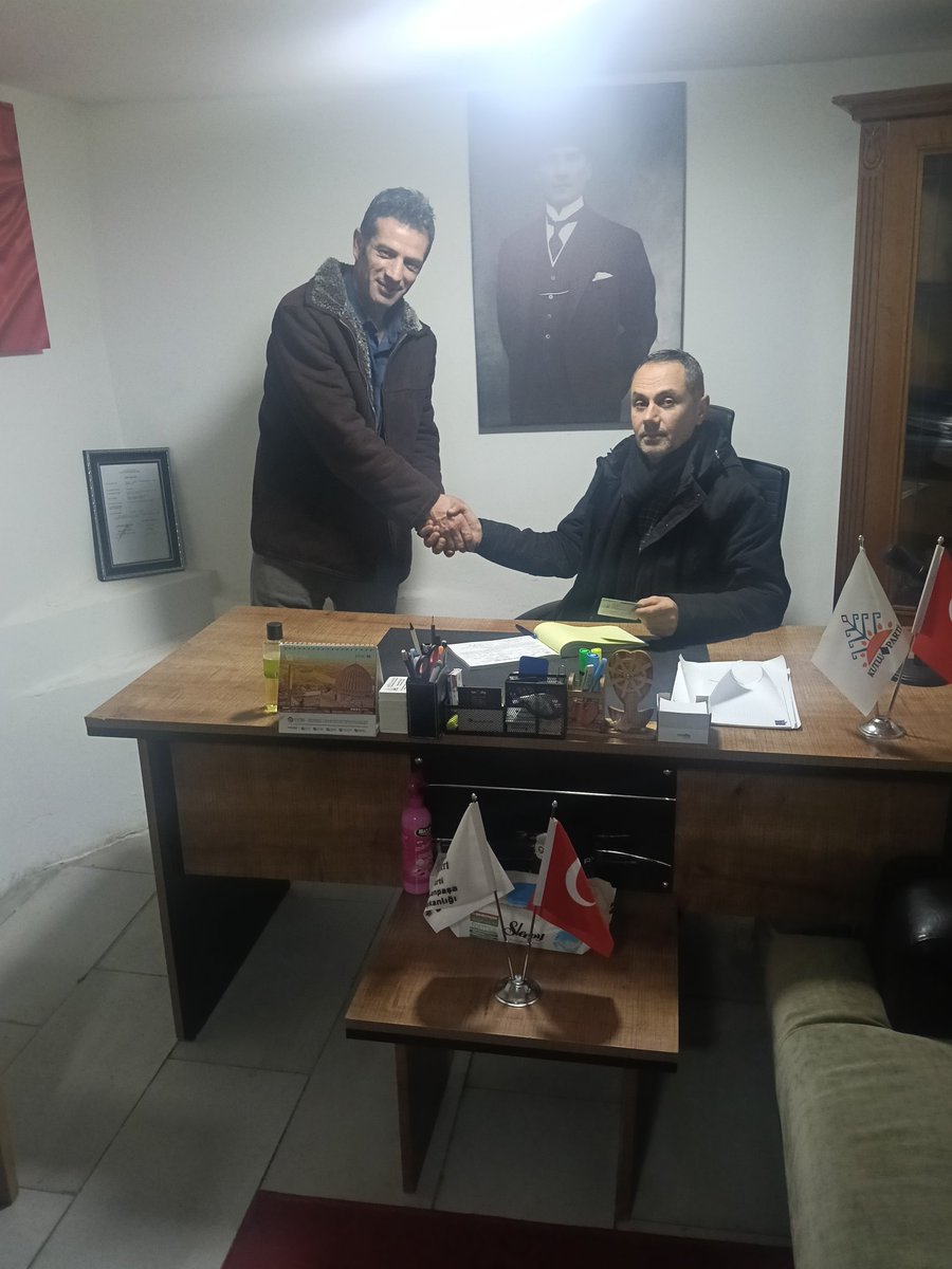 Kutlu güne az kaldı..
Büyük Türk Milletinin Gönülden Teveccühü için  
Müteşekkiriz..
Gecenin bu saatinde İlçemize gelip,
Üyelik başvurusu yapan  
bende varım diyen,
Değerli kardeşimize 

Gönülden Teşekkür ederim 

Kutlu Parti Gaziosmanpaşa İlçe başkanlığı