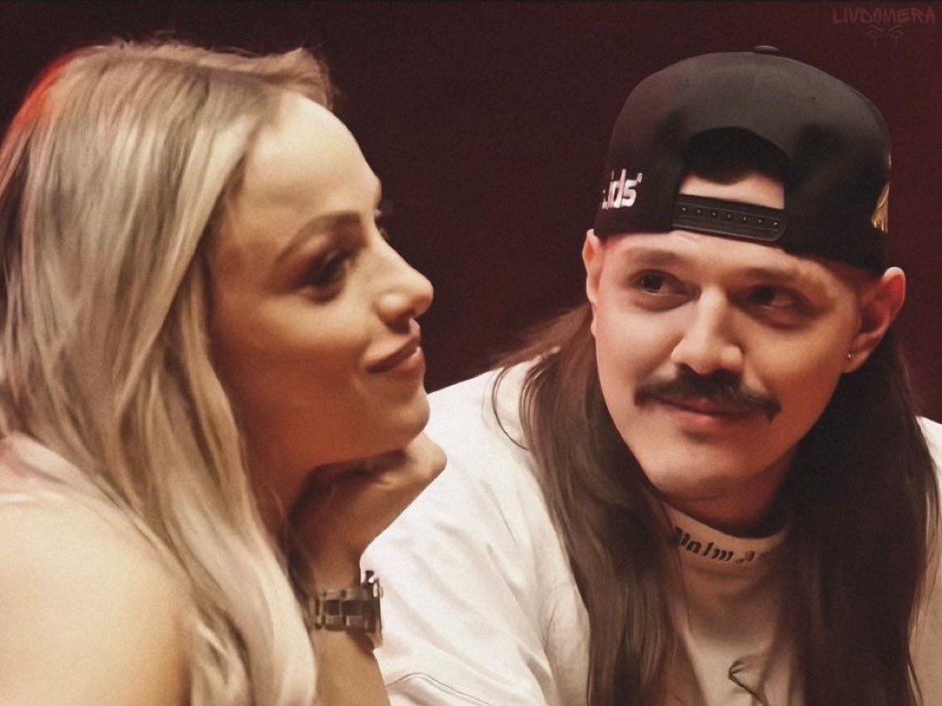 maddiemania_'s tweet image. The eyes, chico…

🤍🖤