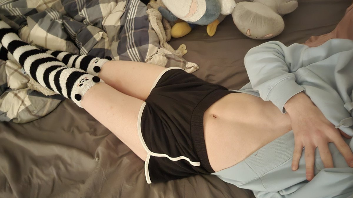 Spent the whole night explaining some physics to an oomf I'm soooo tired 😭😭😭