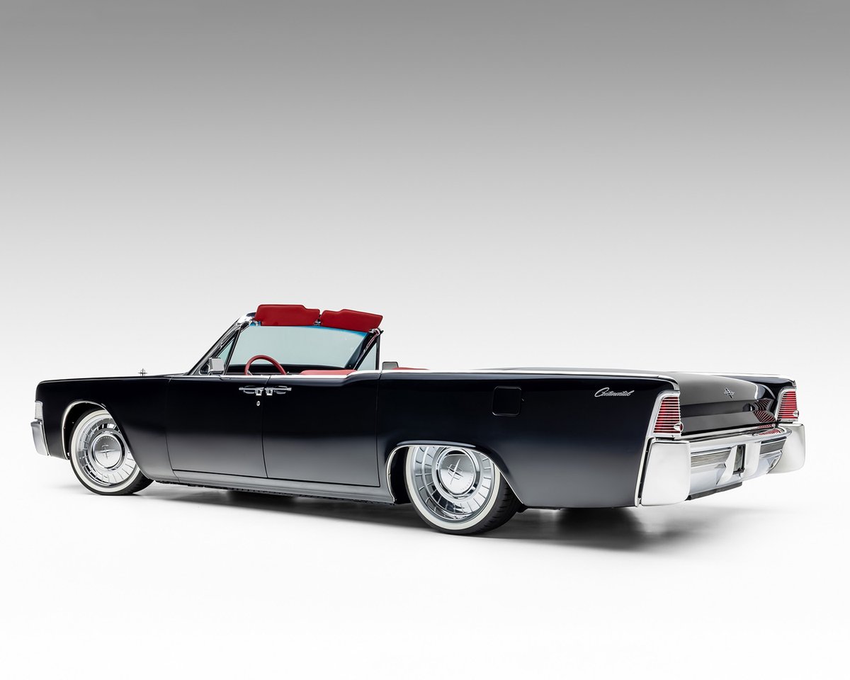 Barrett_Jackson's tweet image. Jet Black, extra long and impossible to ignore. This custom 1965 @Lincoln #Continental #convertible blends vintage glamour with modern muscle, delivering 750hp beneath a sleek, boulevard-ready silhouette. 

Read more: bit.ly/SD26TW-Hollywo…