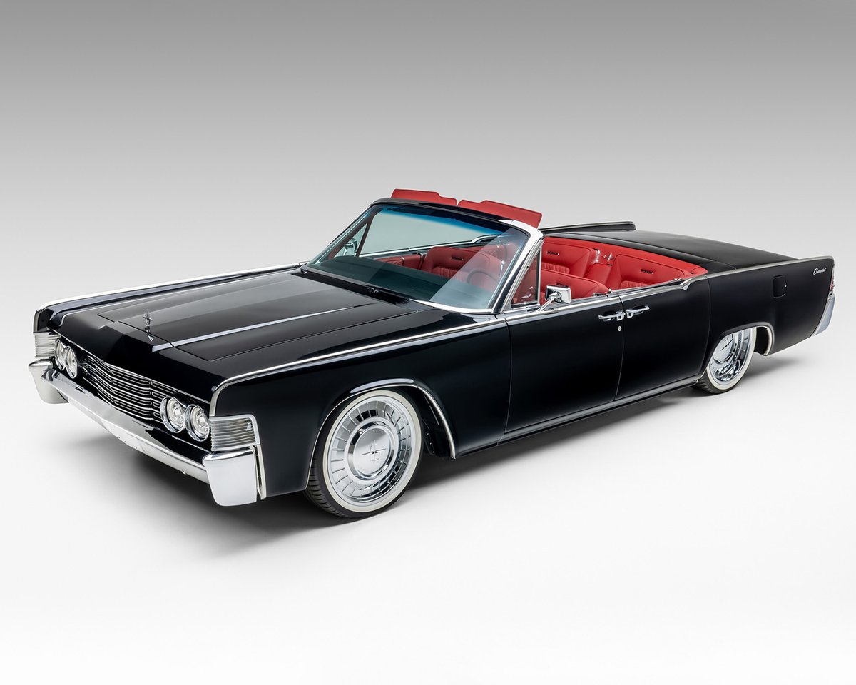 Barrett_Jackson's tweet image. Jet Black, extra long and impossible to ignore. This custom 1965 @Lincoln #Continental #convertible blends vintage glamour with modern muscle, delivering 750hp beneath a sleek, boulevard-ready silhouette. 

Read more: bit.ly/SD26TW-Hollywo…
