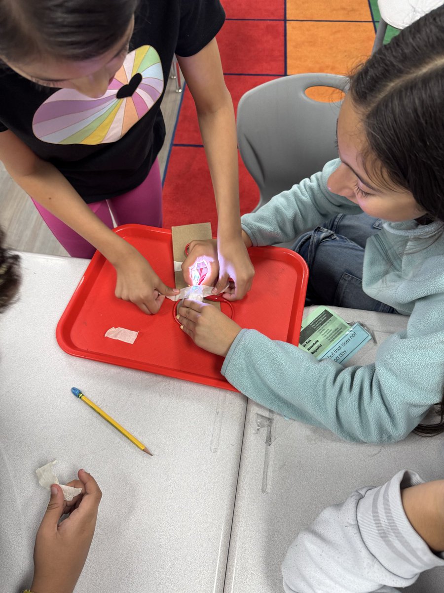 Eva Perales tweet media