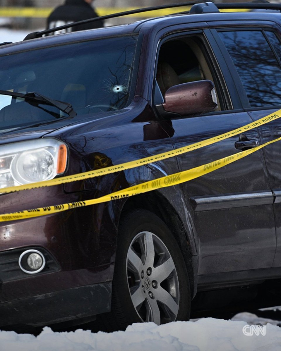 nosky2hi918's tweet image. Bullet holes don't lie. She was coming at him