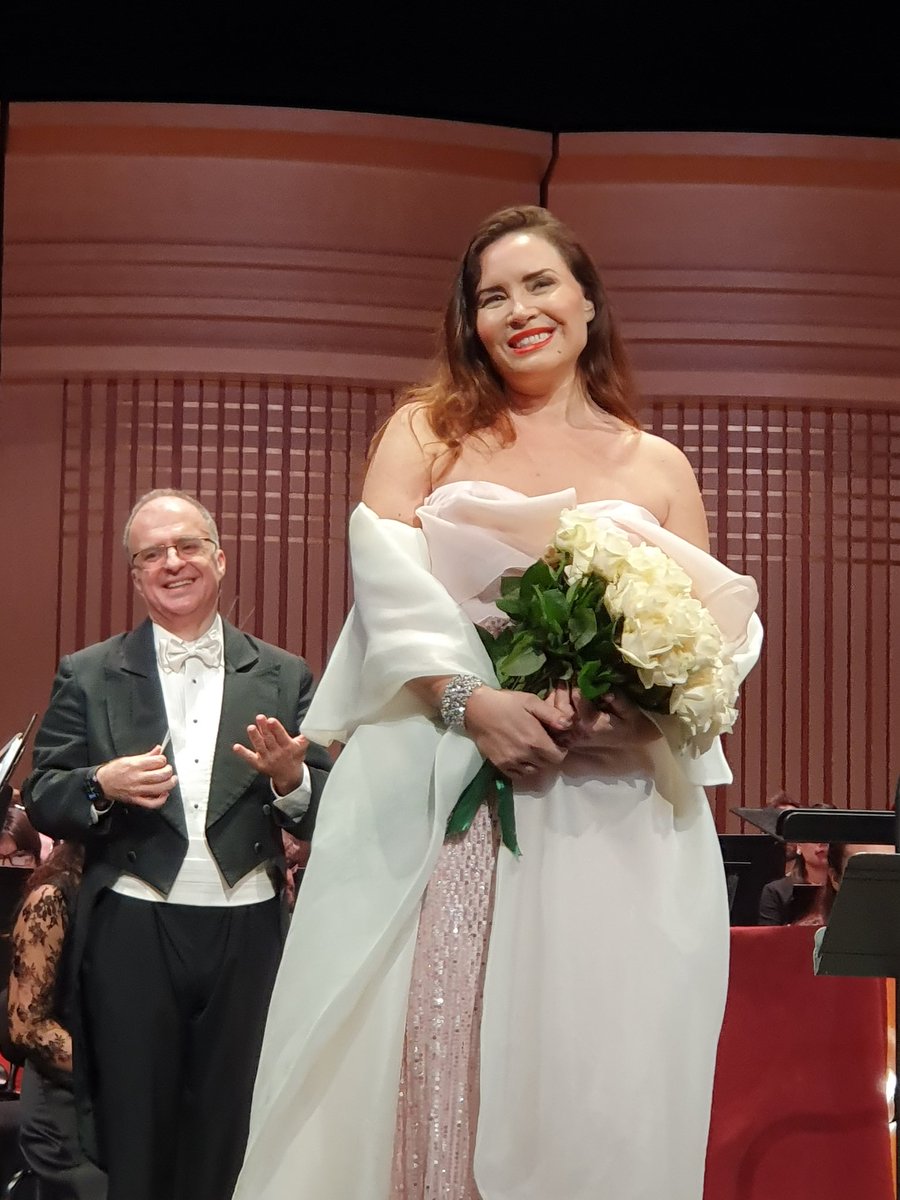 j_boso's tweet photo. Beau concert de retrouvailles de @sonyayoncheva ce soir au #TCE. Brava! Accompagnée du @sofiaphilh dirigé par #NaydenTodorov https://t.co/Z2nvNFWM5z