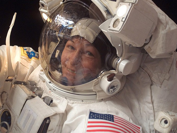 Astro_Cady's tweet photo. 🎂Happy Birthday @AstroPeggy - who holds the record among American astronauts & among women for spending the most time in #space, 695 days! 1st female @Space_Station cmdr; 1st #ISS #science officer; cmdr @Axiom_Space #AX2, #AX4 private ISS missions; 10-spacewalk record for women! https://t.co/zUSbqlU8y3